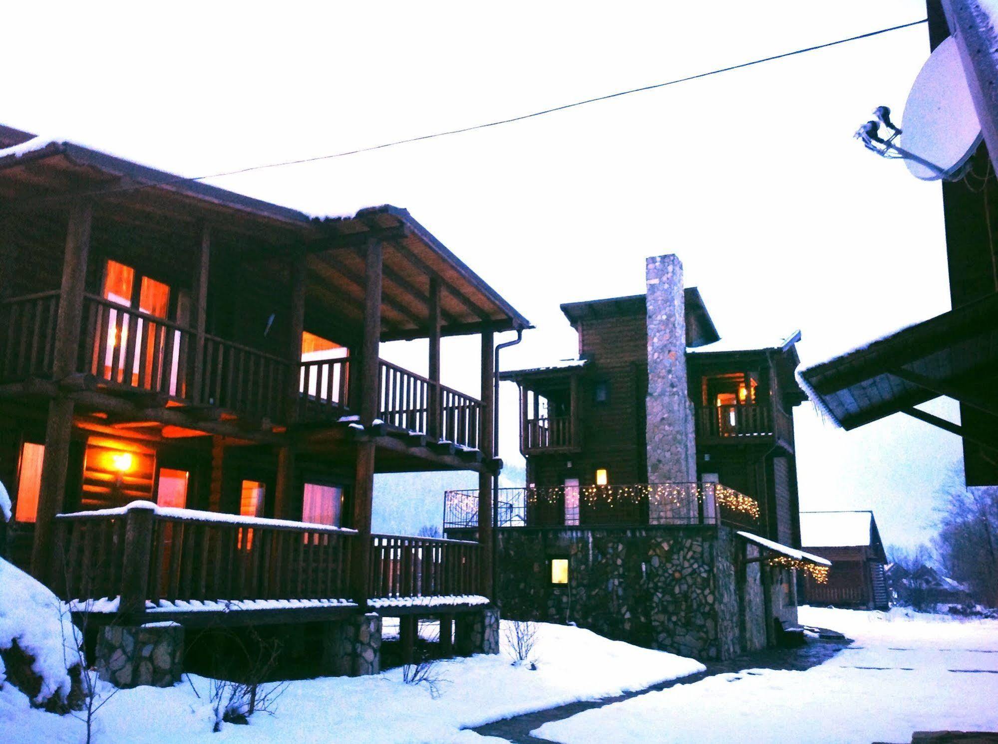 Klen Hotel Микуличин Екстериор снимка